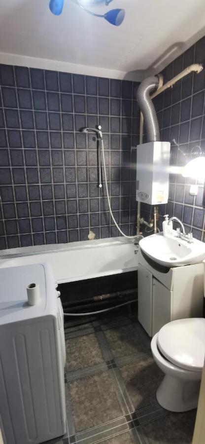 Kawalerka Z Balkonem 27 Apartman Częstochowa Kültér fotó