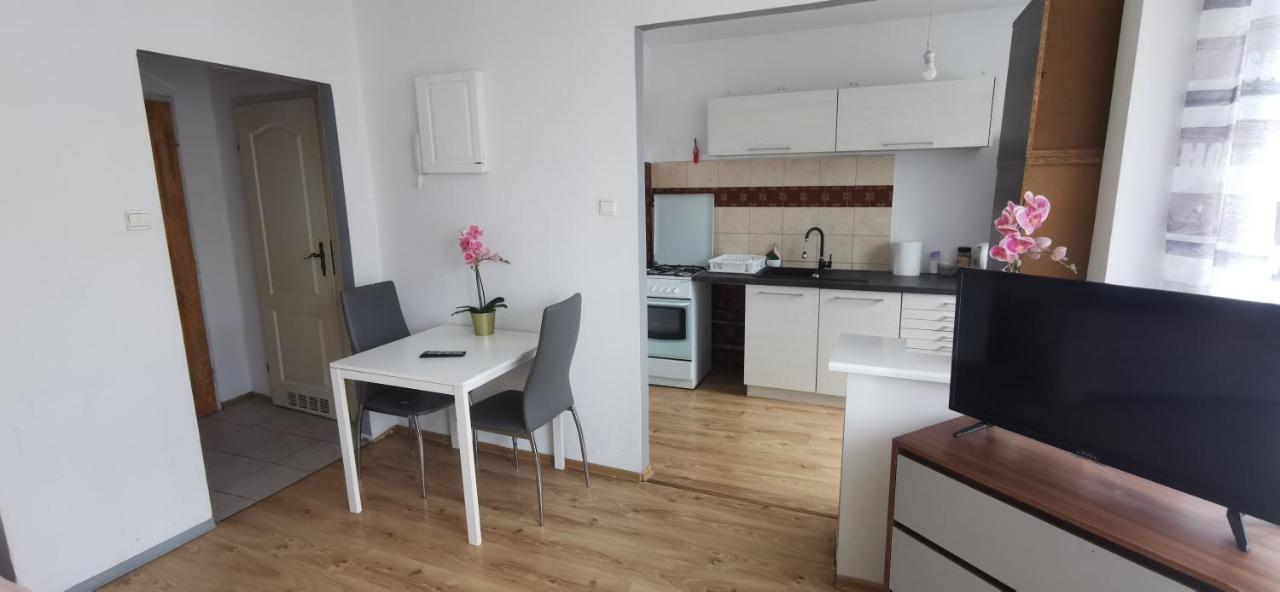 Kawalerka Z Balkonem 27 Apartman Częstochowa Kültér fotó