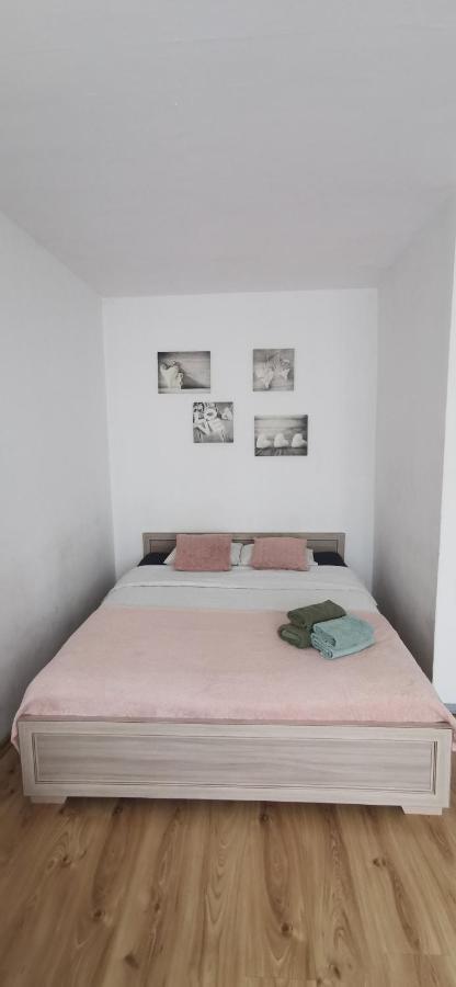 Kawalerka Z Balkonem 27 Apartman Częstochowa Kültér fotó