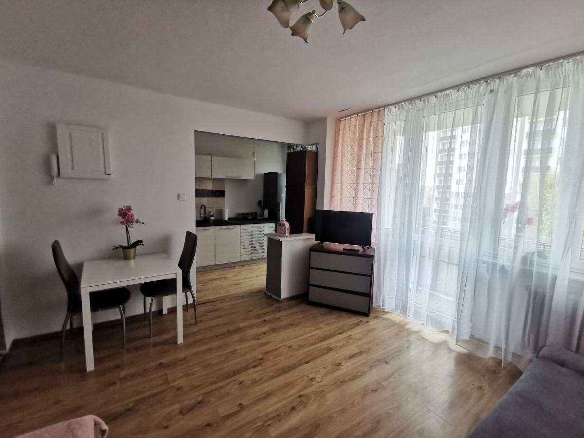Kawalerka Z Balkonem 27 Apartman Częstochowa Kültér fotó